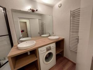 Koupelna v ubytování Apartment Pegase Phenix-16 by Interhome