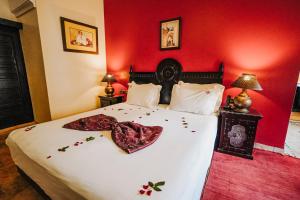 Postel nebo postele na pokoji v ubytování Les Borjs De La Kasbah