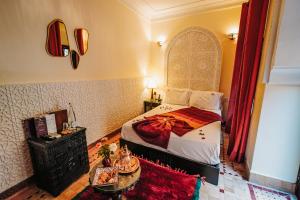 Postel nebo postele na pokoji v ubytování Les Borjs De La Kasbah