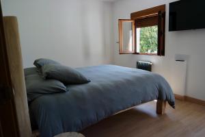 Postel nebo postele na pokoji v ubytování Cainés