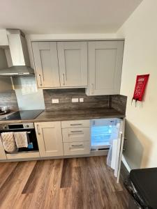 Η κουζίνα ή μικρή κουζίνα στο Inchchlonaig Apartment +3 φωτογραφίες