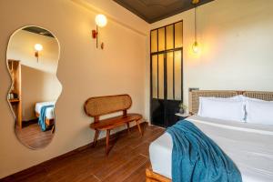 Voodi või voodid majutusasutuse Minimalist One Hauz Khas Village toas