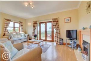 TV a/nebo společenská místnost v ubytování Aberystwyth Dinas Cottage