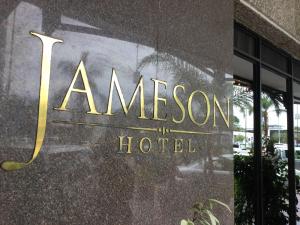 Sijil, anugerah, tanda atau dokumen lain yang dipamerkan di Cresta Jameson Hotel