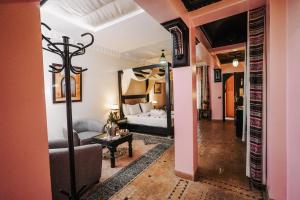 Postel nebo postele na pokoji v ubytování Les Borjs De La Kasbah + 37 fotografií