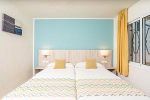 A bed or beds in a room at HOVIMA Panorama