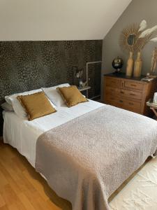 Postel nebo postele na pokoji v ubytování B&B Le calme sur les hauteurs de Spa + 12 fotografií