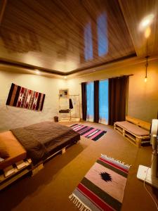 Postel nebo postele na pokoji v ubytování Orgventure Resorts Skardu