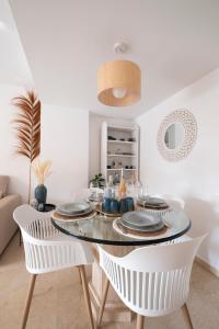 Część wypoczynkowa w obiekcie Aquamarine apartment in Marina Sotogrande