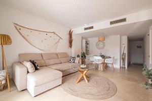Część wypoczynkowa w obiekcie Aquamarine apartment in Marina Sotogrande
