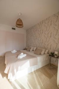 Łóżko lub łóżka w pokoju w obiekcie Aquamarine apartment in Marina Sotogrande