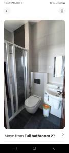 Ένα μπάνιο στο Modern apartment in maharagama
