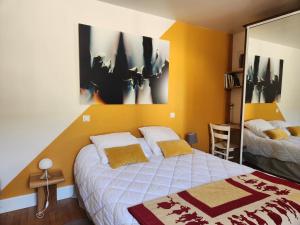 a bedroom with two beds and a mirror at BnB Confort in Bruère-Allichamps