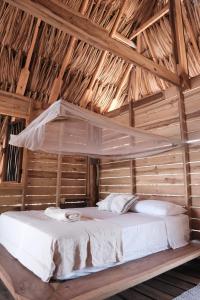 Una cama o camas en una habitación de UNÚ Beach Hotel