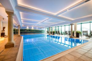 Bazén v ubytování Landhaus Wastlalm - mit gratis Eintritt in SPA Bereich nebo v jeho okolí