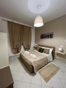 a bedroom with a bed with two towels on it at Mosa House in Aci Castello