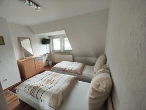 Postel nebo postele na pokoji v ubytování Schickes 110qm Ferienhaus in Nähe VW, Messe,DEZ und Orangerie