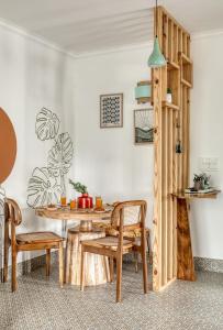 Fotografie z fotogalerie ubytování Green Door 1BHK Apartment by tisyastays v destinaci Saligao