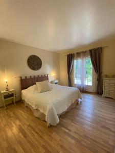 Postel nebo postele na pokoji v ubytování HELLO Location 15 personnes Draguignan + 41 fotografií