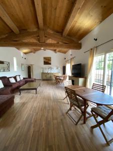 TV a/nebo společenská místnost v ubytování HELLO Location 15 personnes Draguignan