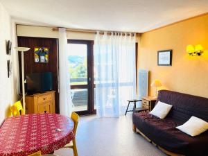 Posezení v ubytování Appartement à Autrans, balcon sud, 4 pers, animaux admis, parking à 500m du centre - FR-1-737-38 + 6 fotografií