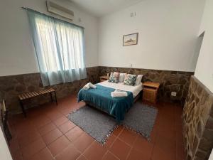 a bedroom with a bed and a window at Bahnhof Hotel Usakos in Usakos