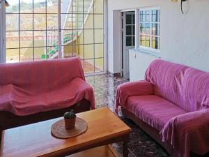 Posezení v ubytování Live la Victoria Carril - Casa acogedora y familiar con terraza completa