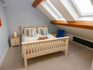 En eller flere senge i et værelse på Black House Cottage