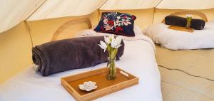North Coast Glamping - The Open 2025客房内的一张或多张床位