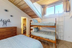 a bedroom with bunk beds and a bed at Chamonix 20 in Mammoth Lakes +47 photos
