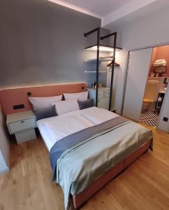 Ένα ή περισσότερα κρεβάτια σε δωμάτιο στο Lint Hotel Köln