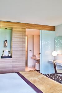 Postel nebo postele na pokoji v ubytování Hôtel Barrière Lille