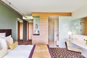 Postel nebo postele na pokoji v ubytování Hôtel Barrière Lille
