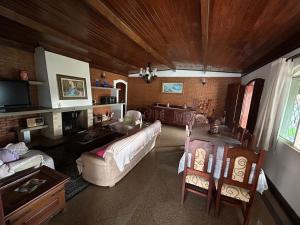 a living room with a couch and a table at Pousada Casa da Vó Dita in Ouro Fino