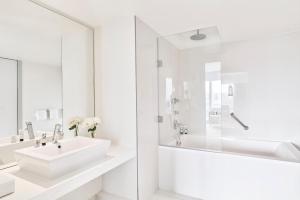 Koupelna v ubytování Hôtel Barrière Lille