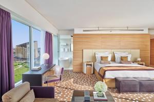 Postel nebo postele na pokoji v ubytování Hôtel Barrière Lille