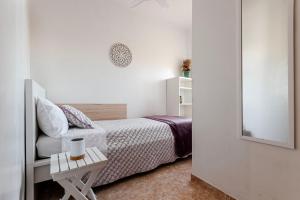 Posteľ alebo postele v izbe v ubytovaní Apartamento Orient en Palamós tercera línea de mar