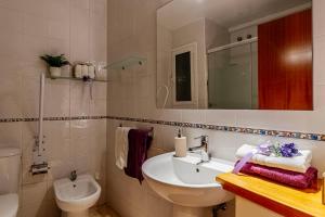 Kúpeľňa v ubytovaní Apartamento Orient en Palamós tercera línea de mar