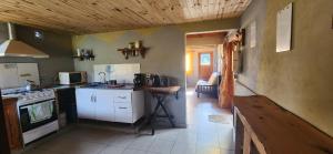 a kitchen with a stove and a counter top at Carelhue in Epuyén