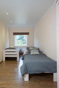 Un pat sau paturi într-o cameră la Traumhafte Nordsee Ferienwohnung: 150qm Barrierefrei & Familienfreundlich nahe Sankt Peter Ording