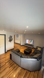 Gallery image of Grand House in Dagenham +30 photos