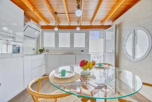 Kuchyň nebo kuchyňský kout v ubytování El Refugio de Aitana by Homestaygranacanaria