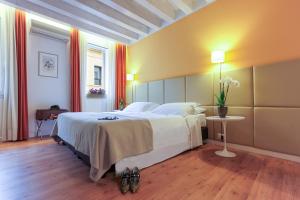 Postel nebo postele na pokoji v ubytování Relais Santa Corona