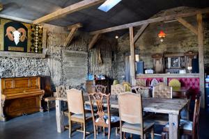 Area soggiorno di The Holy Ram Farm-Hotel