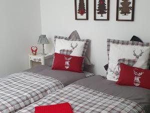 two beds sitting next to each other in a bedroom at Gîte paisible avec piscine, terrasse et Wifi en pleine forêt pour 4 pers - FR-1-589-662 in Saint-Rémy +27 photos