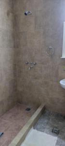 a shower with a tub and a sink in a bathroom at Departamento San Pedro, Buenos Aires in San Pedro