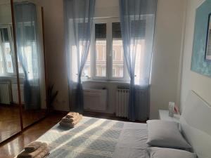 Postel nebo postele na pokoji v ubytování SoleMare Rooms Trieste