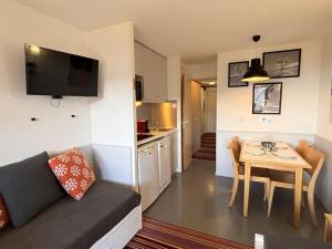 a small living room with a couch and a table at Agréable 2 pièces avec balcon, internet, ménage et linge inclus - FR-1-634-102 in Morzine +9 photos