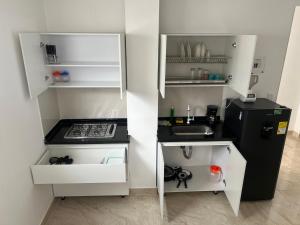 a small kitchen with a sink and a refrigerator at Apartamento en el Centro de Pitalito in Pitalito