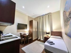 a small room with a bed and a kitchen at Italy Vacation Rental in Trieste